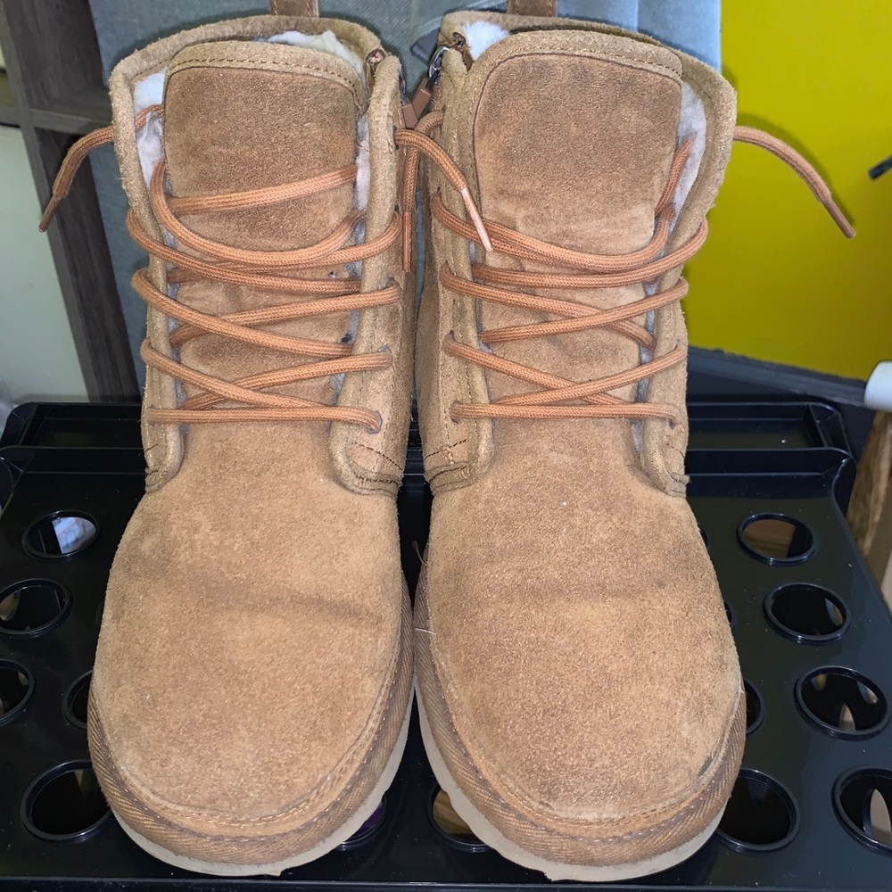 UGG “Harkley Boot” (GS)(6Y)(8W)